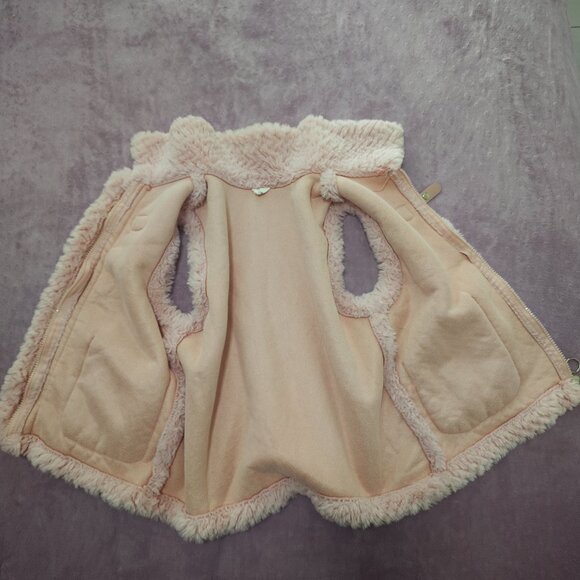 Toddler Girls Faux Sherpa Vest - Picture 7 of 7